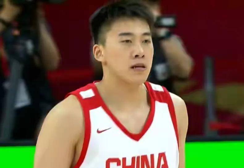 今夜深圳男篮调整名单以备法国杯，内部沟通环节打磨，信心回归，临场指挥获称赞的简单介绍