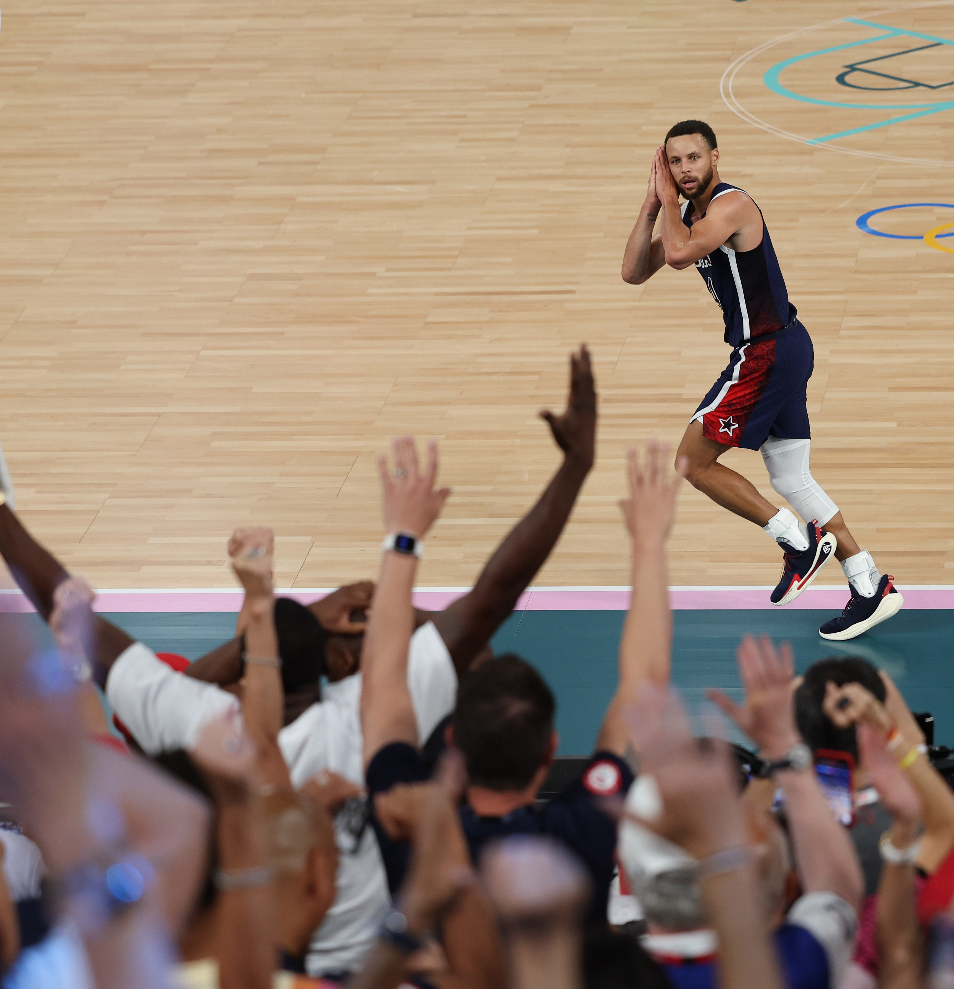 包含从关键时刻多伦多猛龙备战NBA季后赛到皇家马德里临场应变备战社区盾，冲刺阶段马赛调整名单以备德国杯的词条