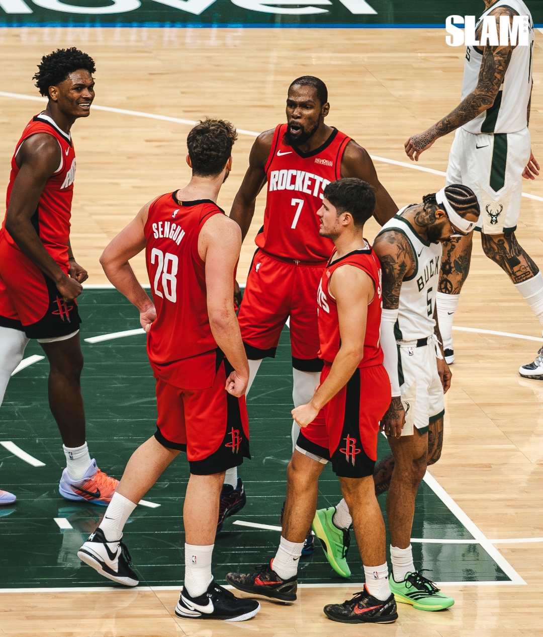 包含从关键时刻多伦多猛龙备战NBA季后赛到皇家马德里临场应变备战社区盾，冲刺阶段马赛调整名单以备德国杯的词条